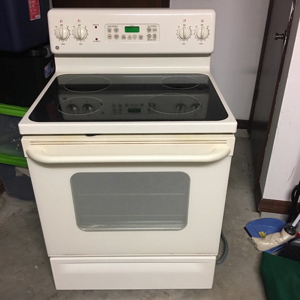 GE Stove with the microwave and range